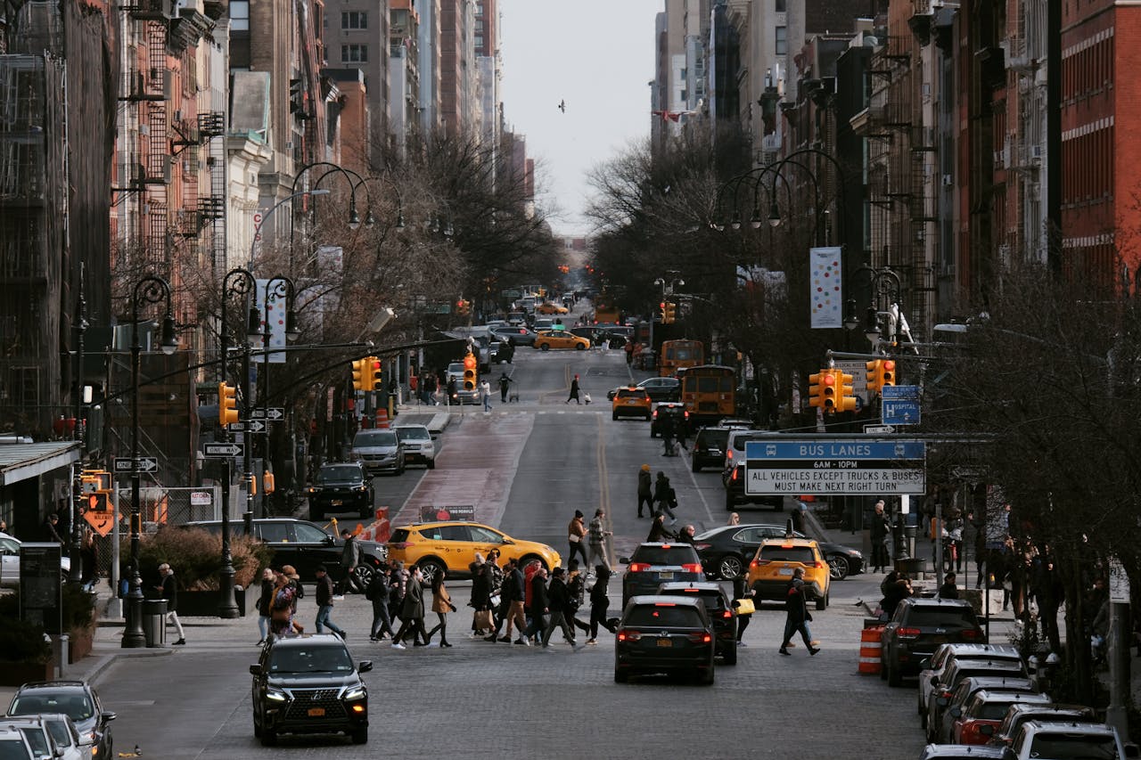 Selling a Home in Queens: Cash Buyer vs. Traditional Listing—Which Works Best?